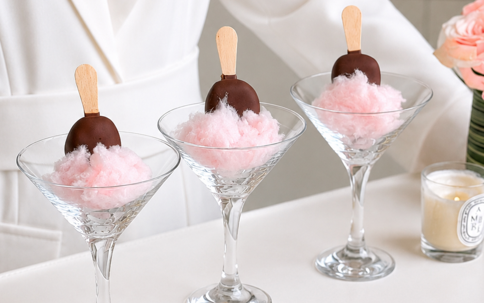 Vanilla chocolate ice-cream with cotton candy (12 Stand)